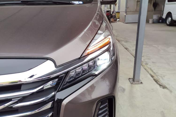 Used Buick GL8 2023 Facelifted Land Cruiser Executive Luxury Version
