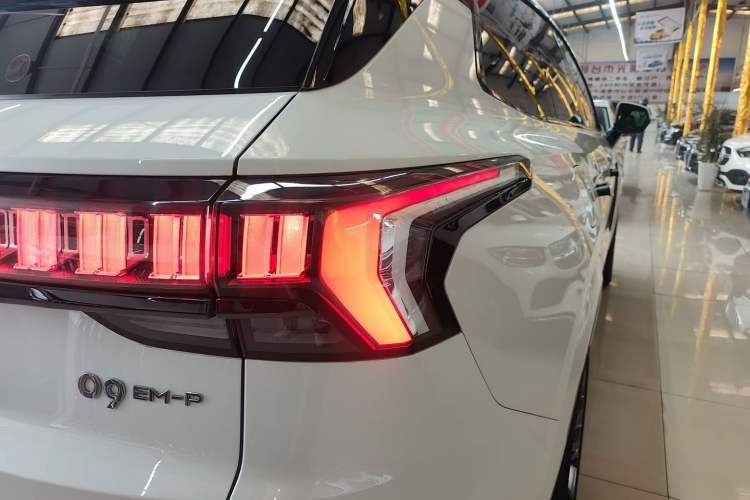 Used Lynk & Co 09 EM-P 2023 2.0TD EM-P Long-Range Version PM 7-Seater