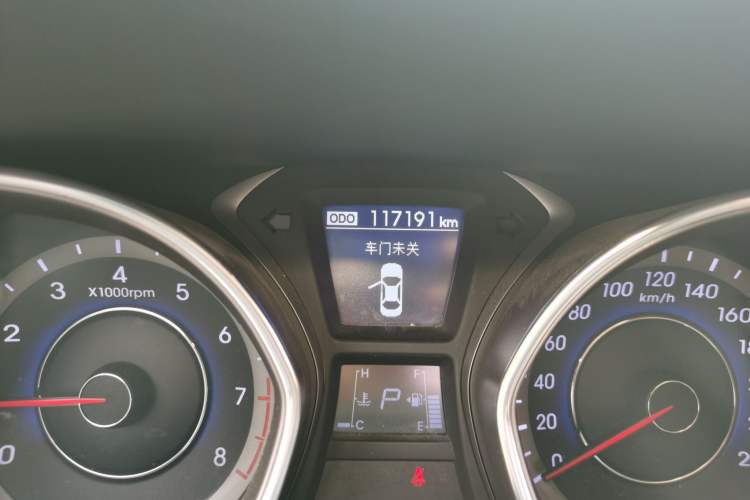 Used Hyundai Elantra (5th Generation / Langdong) 2016 1.6L Automatic Prestige Model Odometer Close Up