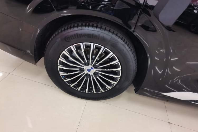 Used Denza D9 2024 DM-i 970 Luxury Model
