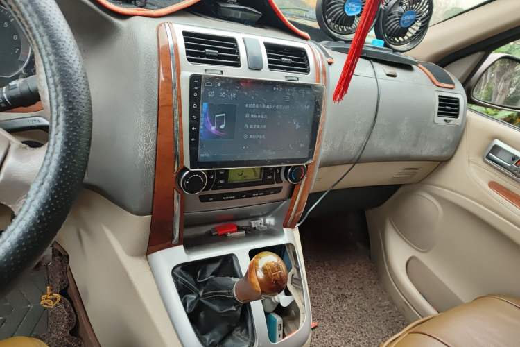 Used Foton MP-X E 2014 2.4L Wealth Express Comfort Version Basic Edition with 4G64
