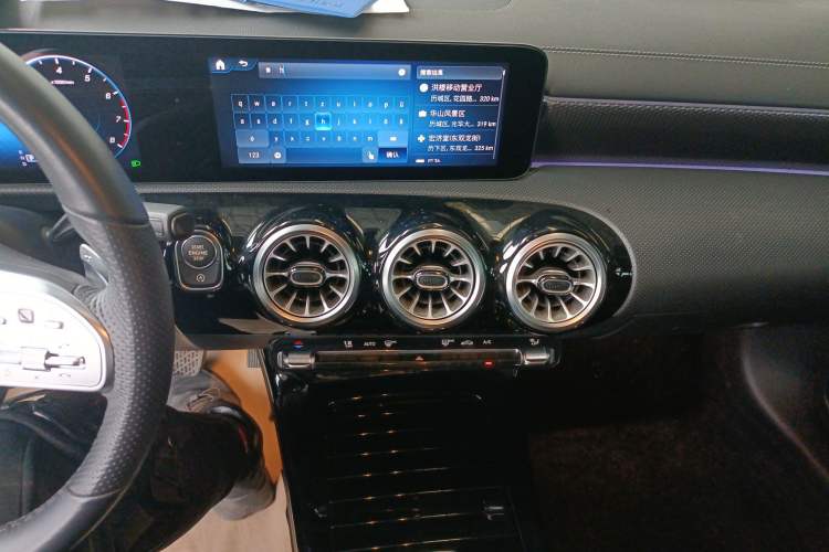 Used Mercedes-Benz A-Class 2022 Revised Version A 200 L Sport Sedan Fashionable Style