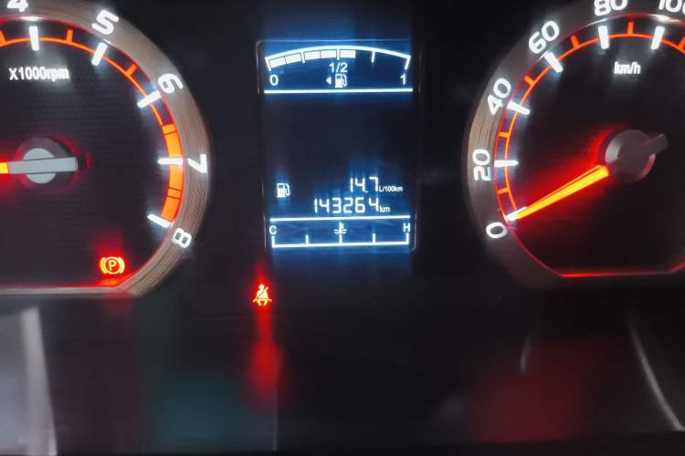 Used FORTHING Lingzhi 2018 M5L 1.6L 7-Seater Luxury Model Odometer Close Up