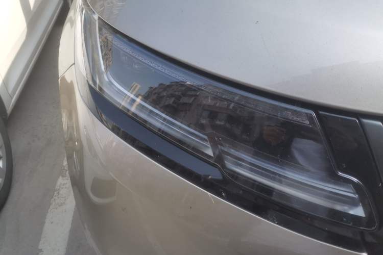 Used Land Rover Range Velar 2025 Dynamic SE Right Front Headlight