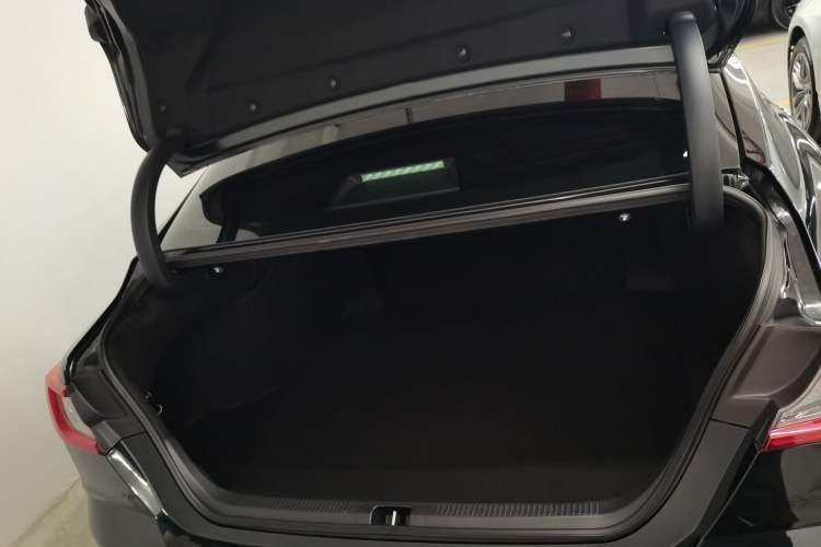 Used Toyota Camry 2026 Model Dual-Engine 2.0HSE Sport Lite Edition