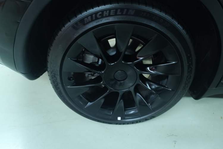 Used Tesla Model Y 2023 Long-Range All-Wheel-Drive Version