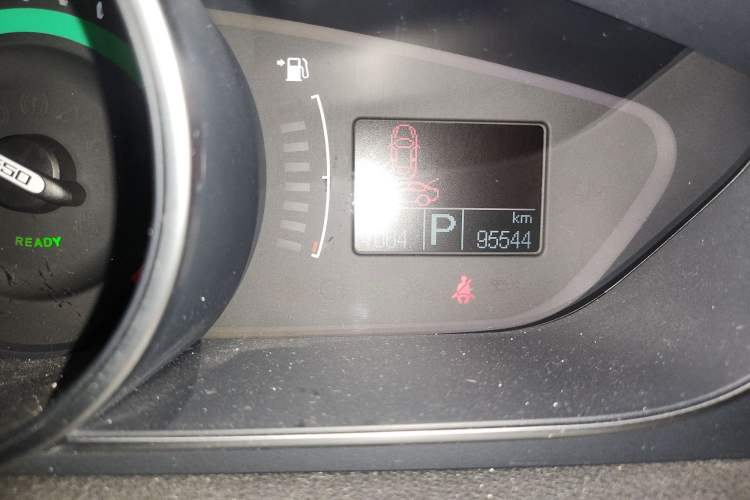 Used Roewe e550 2016 Flagship Edition Odometer Close Up