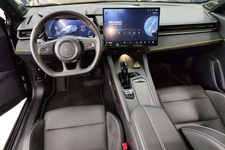 Used Lynk & Co 03 2025 1.5TD DCT Champion Edition Pro Center Console