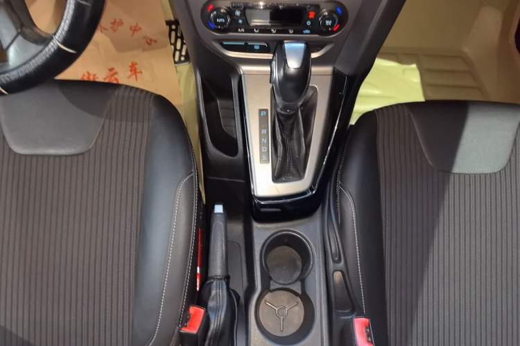 Used Ford Focus 2012 Hatchback 1.6L Automatic Fashion Edition Gear Lever