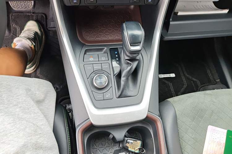 Used Toyota RAV4 2022 2.0L CVT Four-Wheel Drive Premium Edition Gear Lever