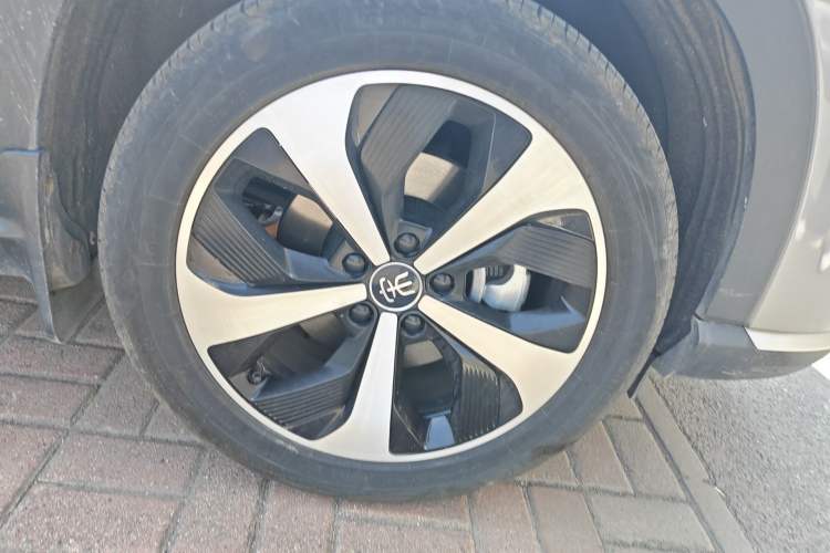 Used BYD Song PLUS New Energy 2021 DM-i 51KM Prestige Model Right Front Wheel Hub