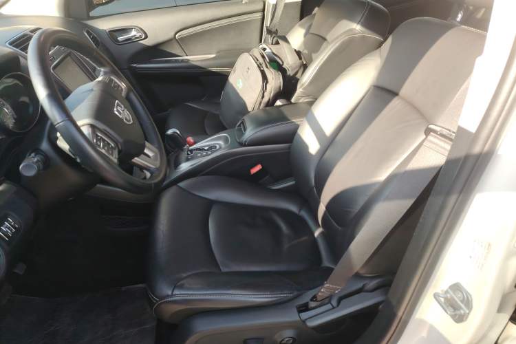 Used Dodge Journey 2016 2.4L Two-Wheel-Drive Touring Edition Left Front Seat