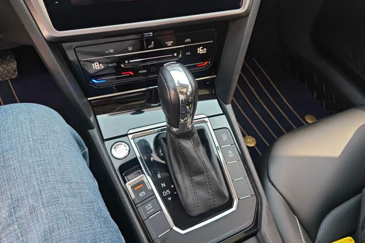 Used Volkswagen Lamando 2021 280TSI DSG Comfort Edition Gear Lever