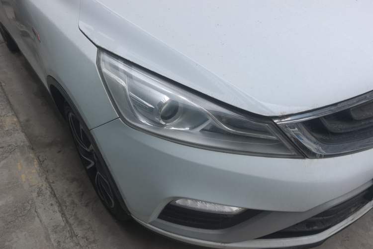 Used Geely Auto Emgrand GS 2016 Elegant Edition 1.3T Automatic ZhenShang Model Right Front Headlight