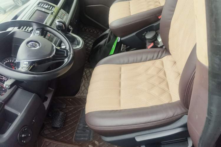 Used Volkswagen Caravelle 2018 2.0 TSI 4x4 Luxury Edition 7-Seater Left Front Seat