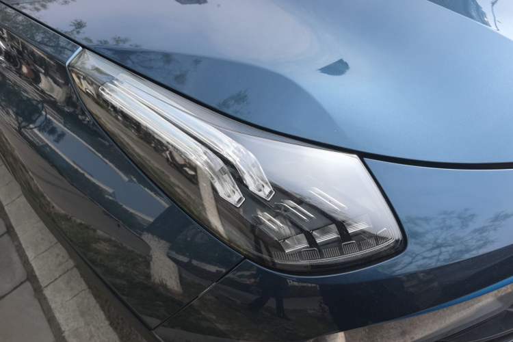 Used Lynk & Co 01 2017 2.0T Two-Wheel Drive Zhaopu Version Right Front Headlight