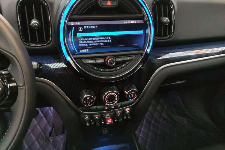 Used MINI Countryman 2019 1.5T COOPER ALL4 Artist Weekend Travel Edition Audio And AC Panel