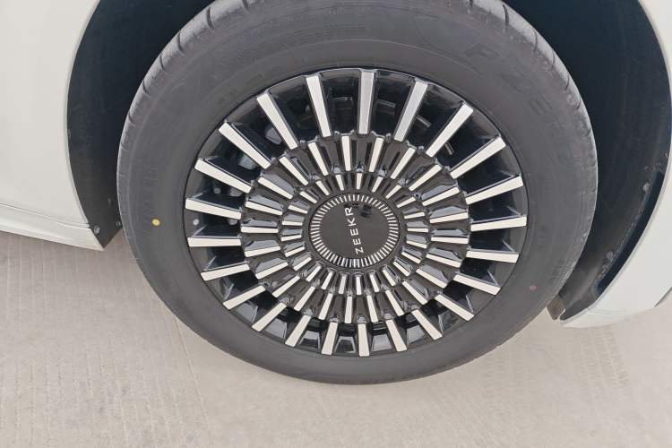 Used Zeekr 009 2024 Six-Seat Executive Version 4WD 108 kWh