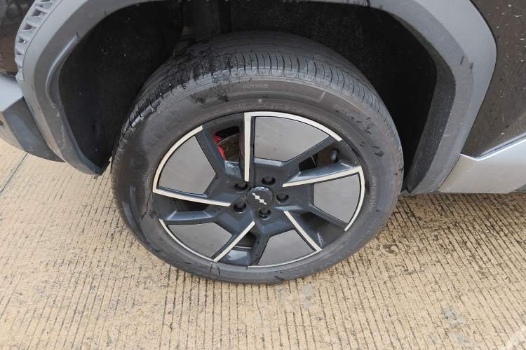 Used Formula Leopard Titanium 3 2025 501KM All-Wheel Drive Intelligent Driving Ultra Version Exterior 5