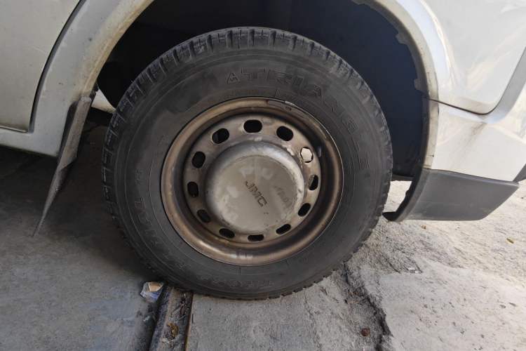 Used JMC Transit 2019 2.8T Commercial Version Short Wheelbase Mid-Roof 6-Seater China VI JX493