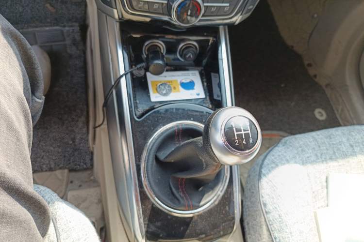 Used Zotye Domy X5 2017 Value Edition 1.6L Manual Comfort Model Gear Lever