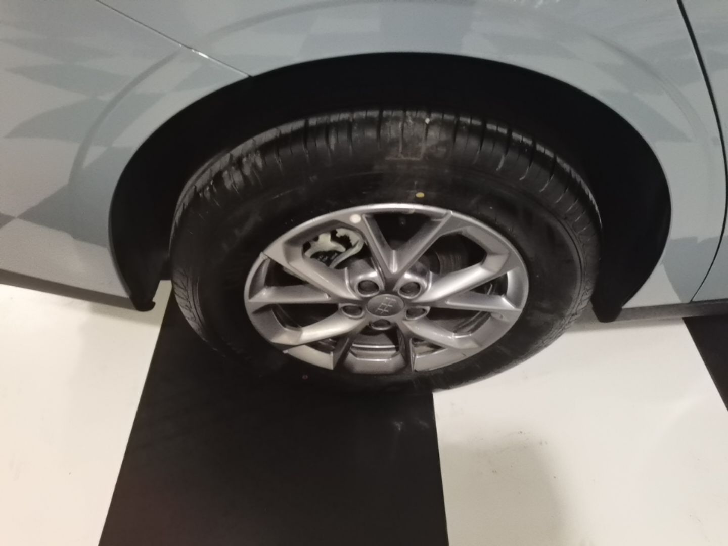 Geely Galaxy L6 2025 EM-i 60km Launch Edition — снимка 11