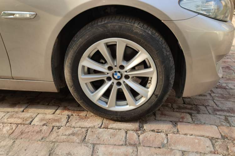 Used BMW 5 Series 2012 520Li Elegant Edition Right Front Wheel Hub