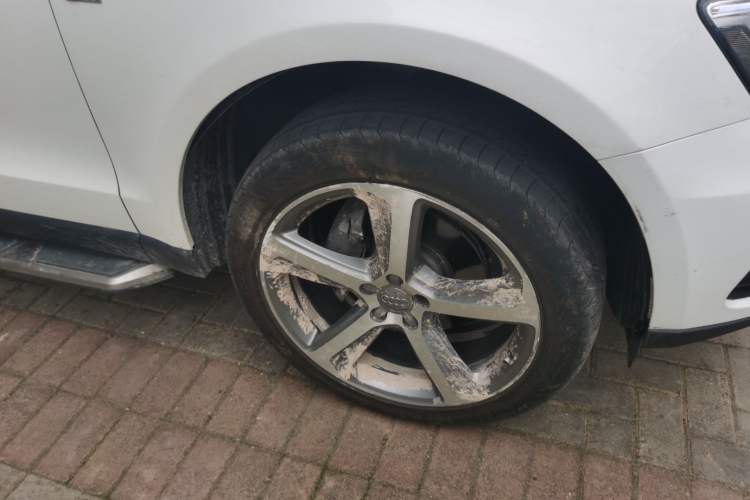 Used Audi Q5 2013 40 TFSI Technology Edition Right Front Wheel Hub