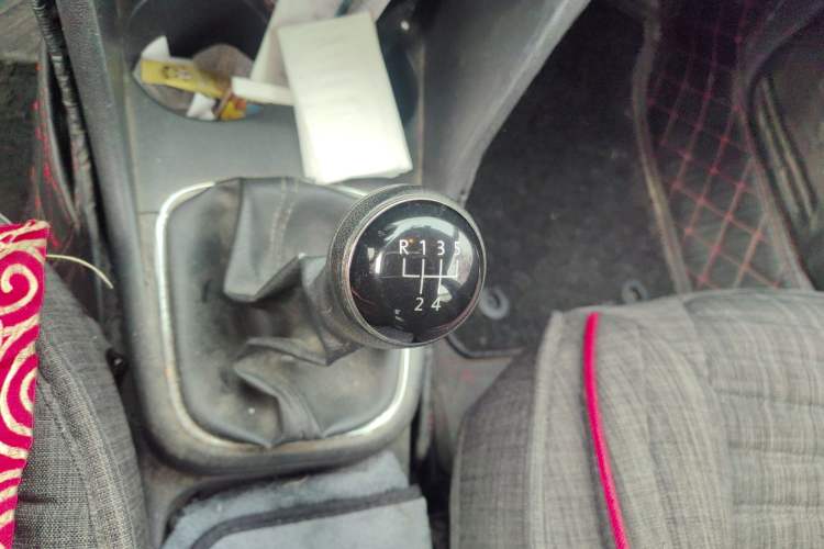 Used Volkswagen Polo 2014 1.6L Manual Comfort Edition Gear Lever