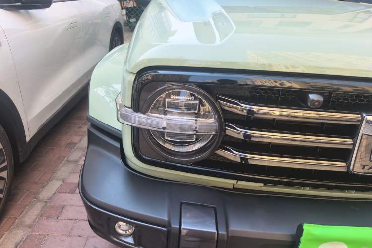 Used Tank 300 2023 City Edition 2.0T—Stylish as Ever Right Front Headlight