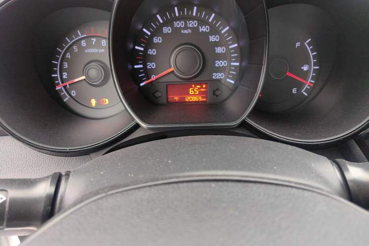 Used Kia K2 2015 Sedan 1.4L MT GLS