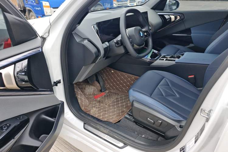 Used BMW X3 2025 xDrive25L Luxury Package Driver Seat