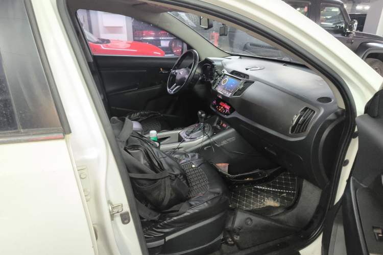 Used Kia Sportage R 2015 2.0L Automatic Two-Wheel Drive DLX Model
