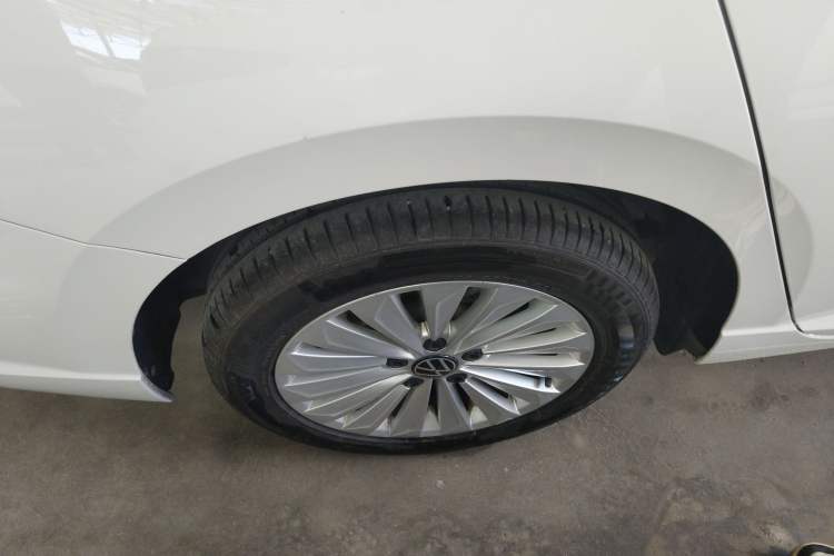 Used Volkswagen Lavida 2021 1.5L Automatic Comfort Edition Right Rear Wheel Hub