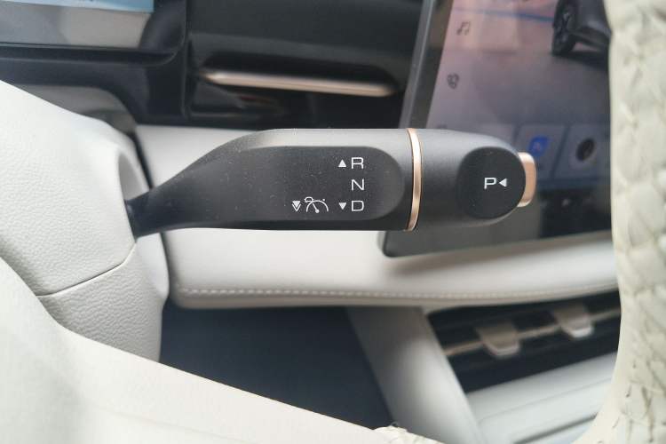 Used Baojun Yunhai 2024 600km Pure Electric Version Gear Lever