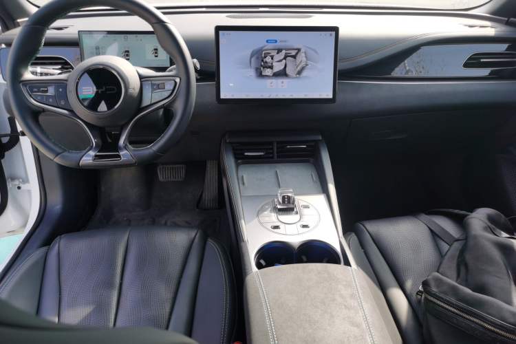 Used BYD Seal 06 New Energy 2025 DM-i Smart Drive 120KM Deluxe Model Center Console
