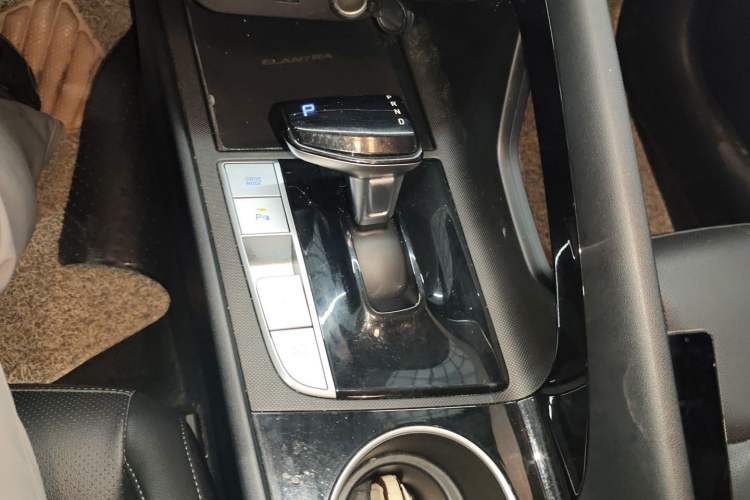Used Hyundai Elantra 2022 1.5L CVT LUX Prestige Edition Gear Lever