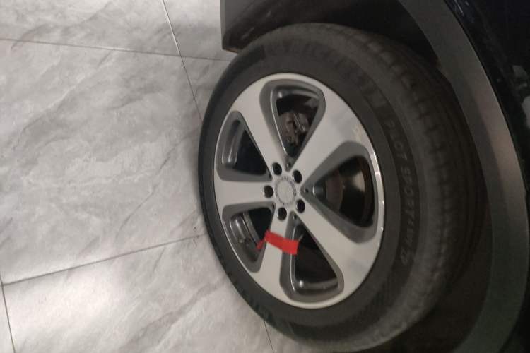 Used Mercedes-Benz GLC 2017 GLC 260 4MATIC Luxury Model Exterior 5