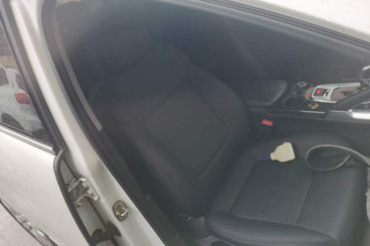 Used Peugeot 3008 2015 1.6THP Automatic Classic Edition Right Front Seat