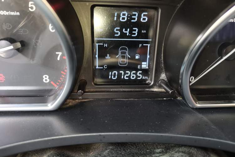 Used Zotye T600 2015 1.5T Manual Luxury Model Odometer Close Up