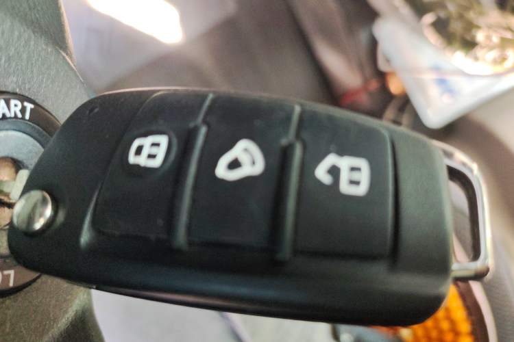 Used JAC Refine M3 2025 PLUS 1.8L Manual Classic Edition 7 Seats