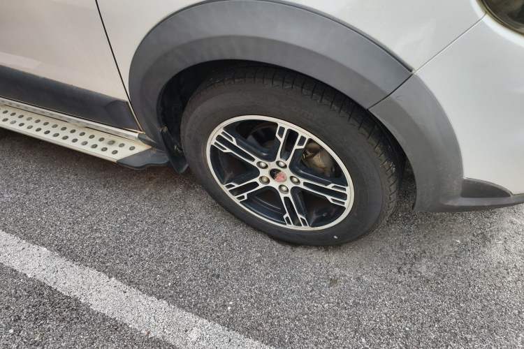 Used FORTHING Joyear X5 2013 1.6L Manual Luxury Model China IV Standard
