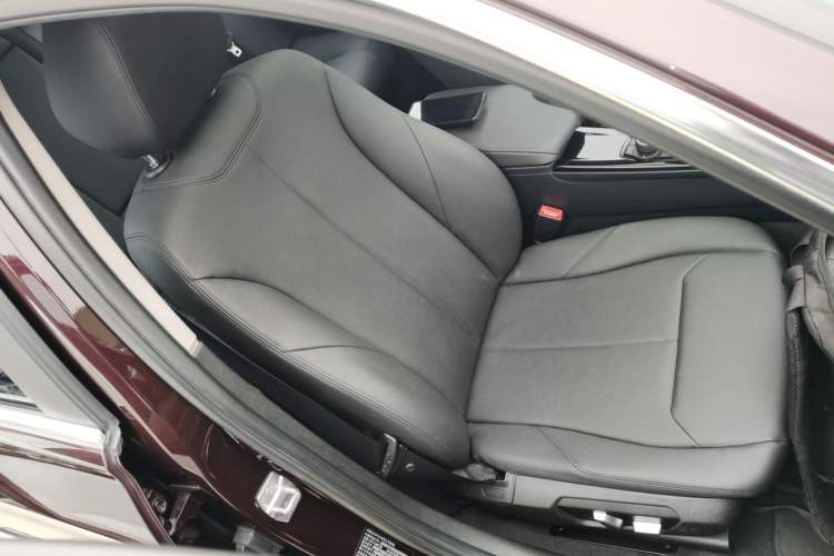 Used BMW 3 Series 2016 320Li Ambition Model
