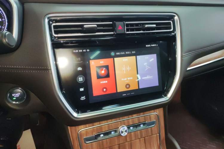 Used Roewe RX8 2018 30T Smart Connectivity Two-Wheel Drive Flagship Edition
