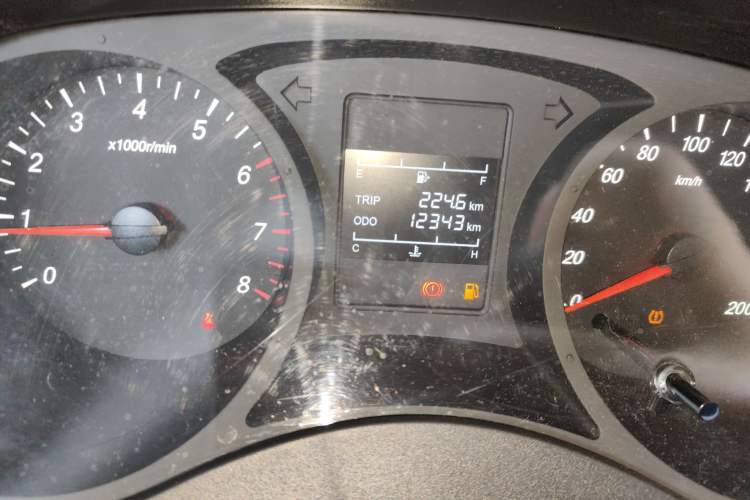 Used Wuling Hongguang PLUS 2019 1.5T Manual Standard Edition 5 Seats Odometer Close Up