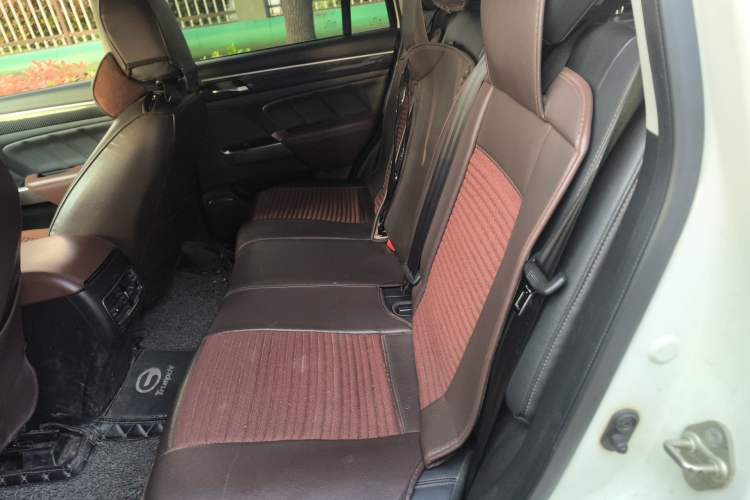 Used GAC Trumpchi GS7 2017 320T Two-Wheel-Drive Luxury Smart Connectivity Model