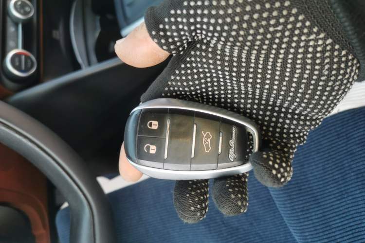 Used Alfa Romeo Giulia 2017 2.0T 200HP Elite Edition
