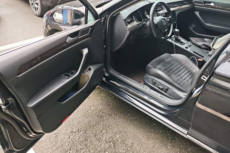 Used Volkswagen Magotan 2018 330TSI DSG Luxury Model
