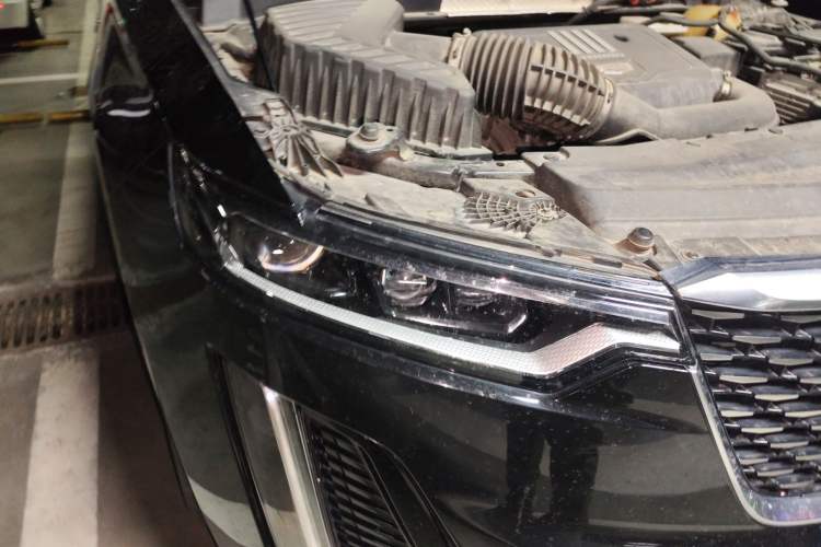 Used Cadillac XT6 2021 2.0T Six-Seater Four-Wheel-Drive Luxury Version Right Front Headlight