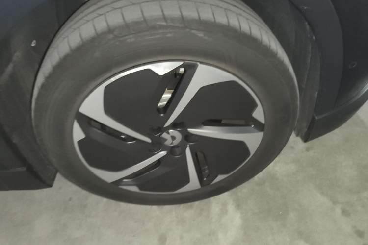 Used Nio ES6 2023 75 kWh Right Front Wheel Hub